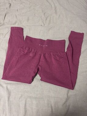 NVGTN High-Waist Leggings in Magenta Pink